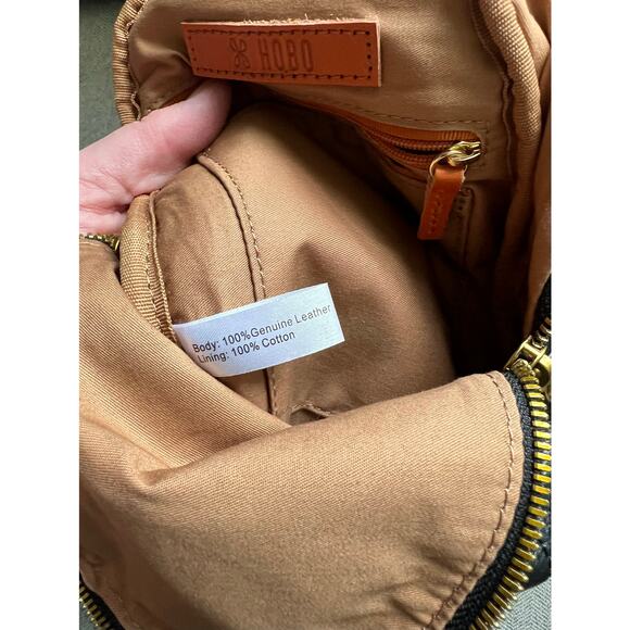 Hobo Fern Sling Bag Crossbody Adjustable Black Pebble Leather Brass Hardware - Picture 9 of 15